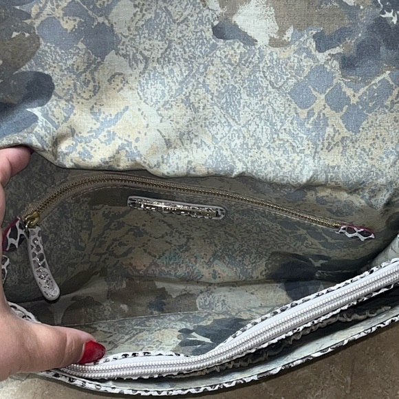 Elliott Lucca Leather Snakeskin Design Textured Turn-Lock Clutch - Picture 12 of 16